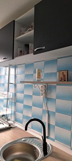 Apartament cu 3 camere semidecomandat, mobilat în Berceni