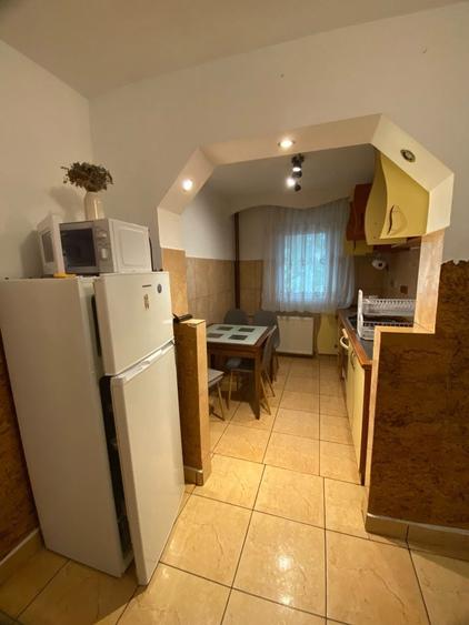 Inchiriez apartament 2 camere, decomandat, etaj 2, strada Sovata nr. 31 - 7