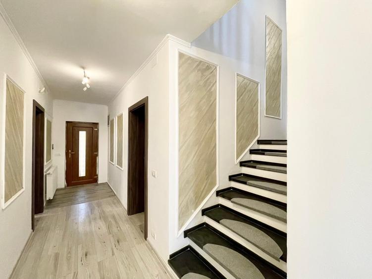 Duplex cu 5 camere cu Teren 380 Mp în Dumbrăvița