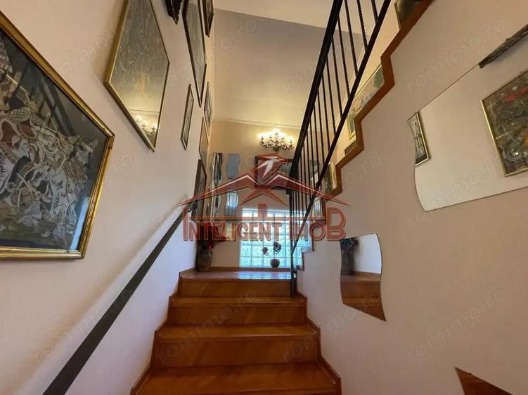 Casă cu 5 camere cu Teren 900 Mp în Hurez