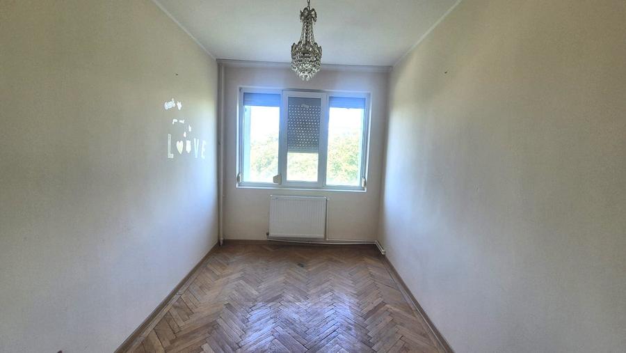 Apartament cu 3 camere semidecomandat în Țiglina 1