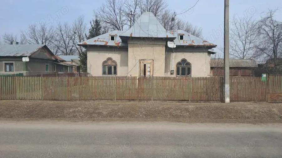Casă cu 5 camere cu Teren 2636 Mp în Gherghița