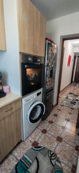 Apartament cu 3 camere decomandat în Cet
