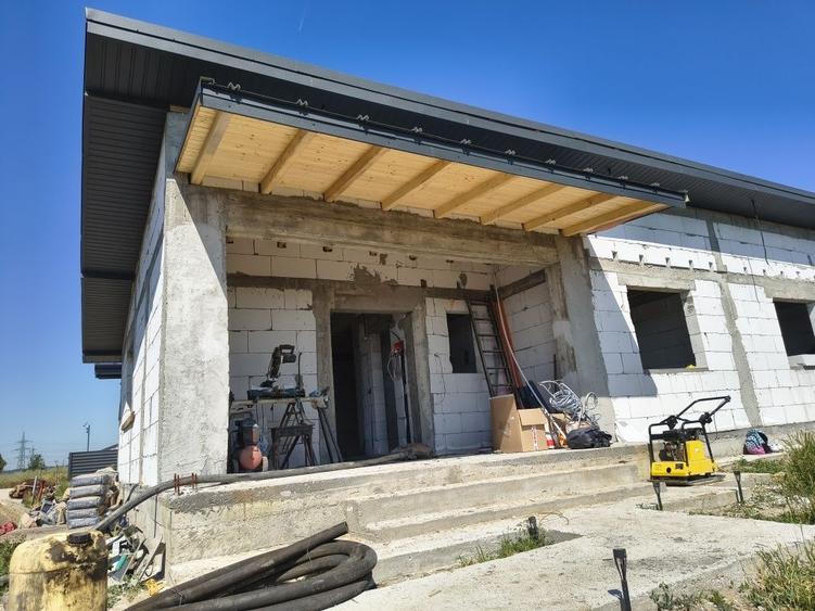 Casă cu 3 camere în Ișalnița