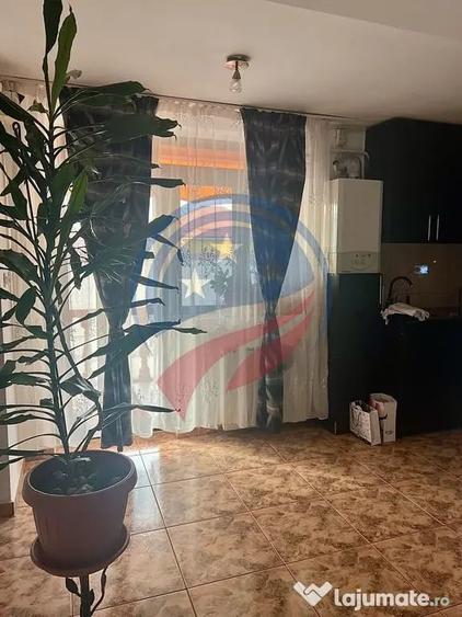 Apartament cu 3 camere decomandat în Craiovița Nouă
