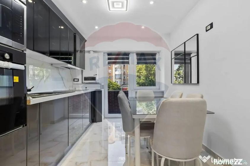Apartament cu 3 camere decomandat în Băncilor