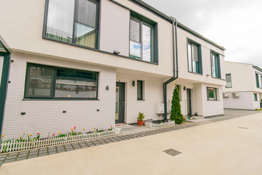 Casă individuală cu 5 camere cu Canalizare în Exterior Nord