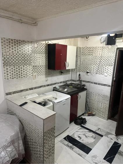 Garsonieră decomandată în Lotrului