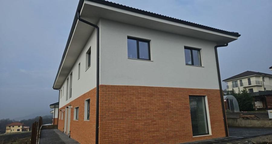 Casă cu 4 camere cu Teren 332 Mp în Chinteni