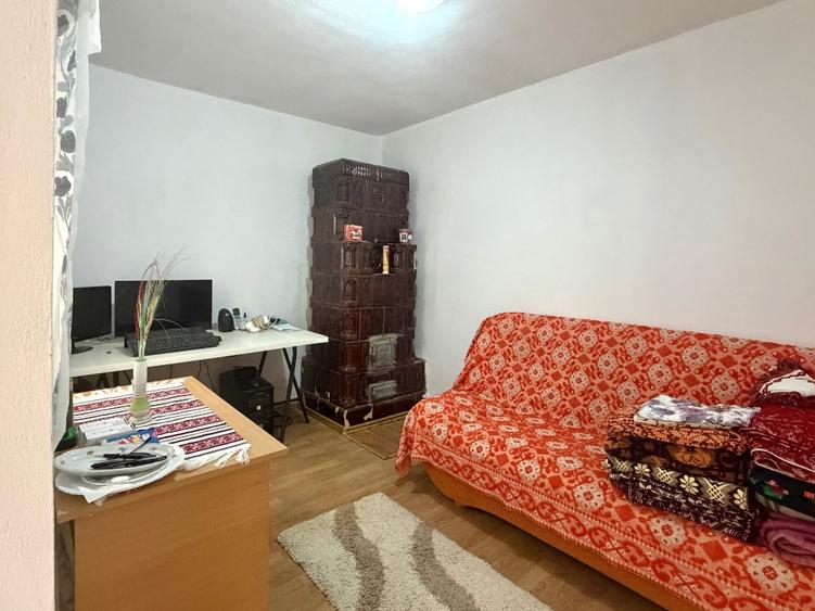 Casă individuală cu 5 camere cu Teren 1200 Mp în Ghidici