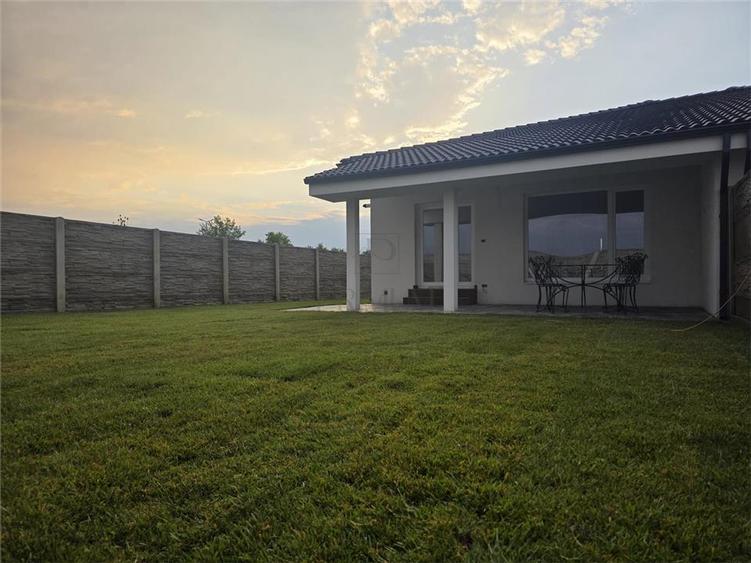 Duplex cu 3 camere cu Canalizare în Moșnița Nouă