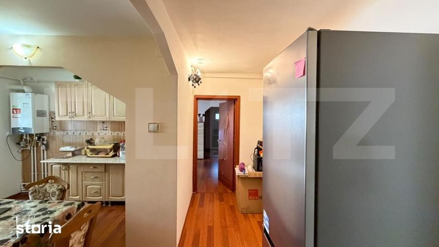 Apartament cu 3 camere semidecomandat în Craiovița Nouă