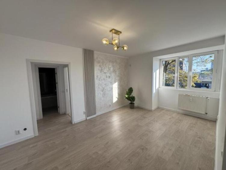 Apartament cu 2 camere, mobilat în P-ța Victoriei