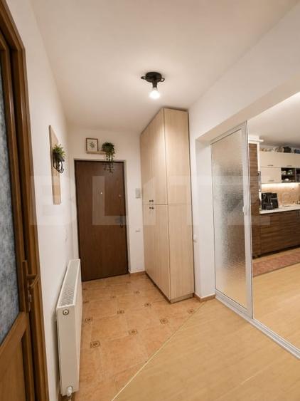 Apartament cu 3 camere semidecomandat, mobilat în Craiter