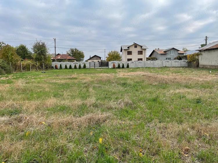 Teren de 1500 mp, în Băltița