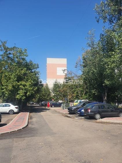 Apartament cu 2 camere decomandat în Titan