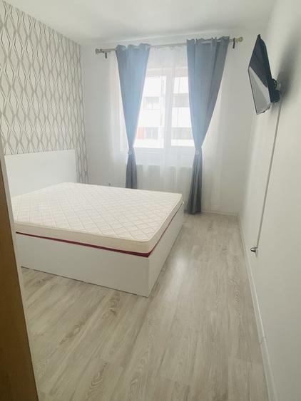 Apartament cu 3 camere decomandat în Roșu