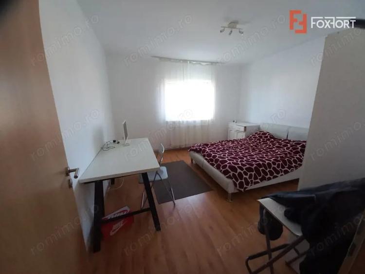 Casă cu 8 camere cu Teren 225 Mp în Ghiroda