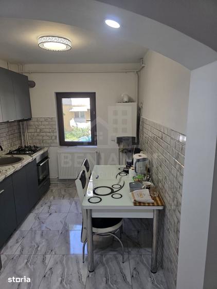 Apartament cu 2 camere semidecomandat în Craiovița Nouă