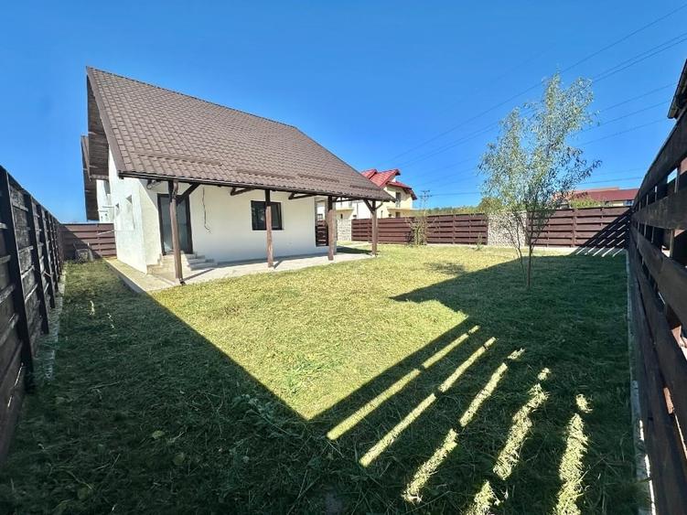 Casă individuală cu 5 camere cu Teren 400 Mp în Central