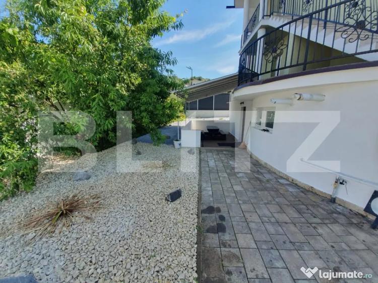 Casă cu 10 camere cu Teren 1100 Mp în Corunca