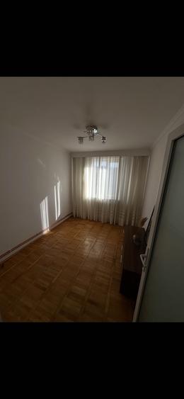 Apartament cu 4 camere decomandat în Banat