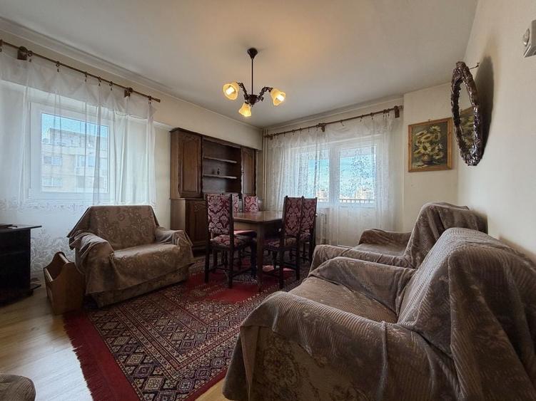 Apartament cu 3 camere decomandat în Drumul Carului