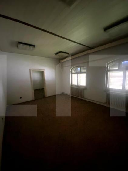 Spațiu comercial, de 594 mp, în Ozun