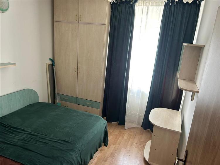Apartament cu 3 camere semidecomandat, mobilat în Podu Roș