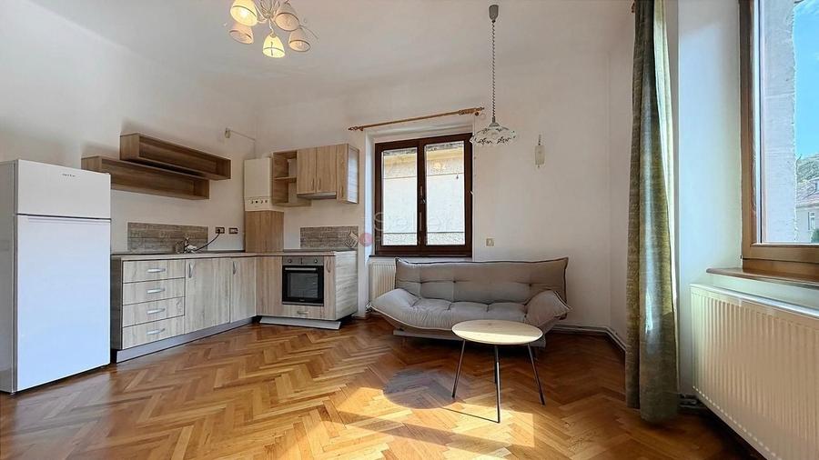 Apartament cu 2 camere semidecomandat, mobilat în Centrul Civic