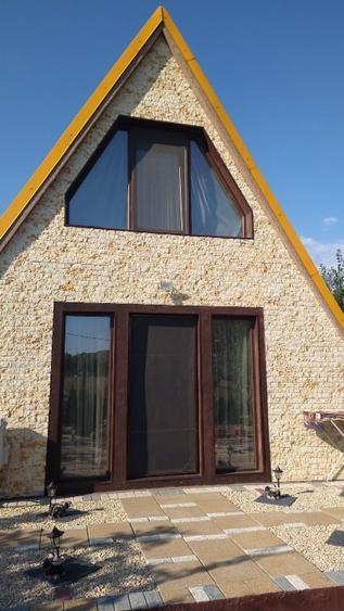Casă individuală cu 2 camere cu Garaj în Exterior Est