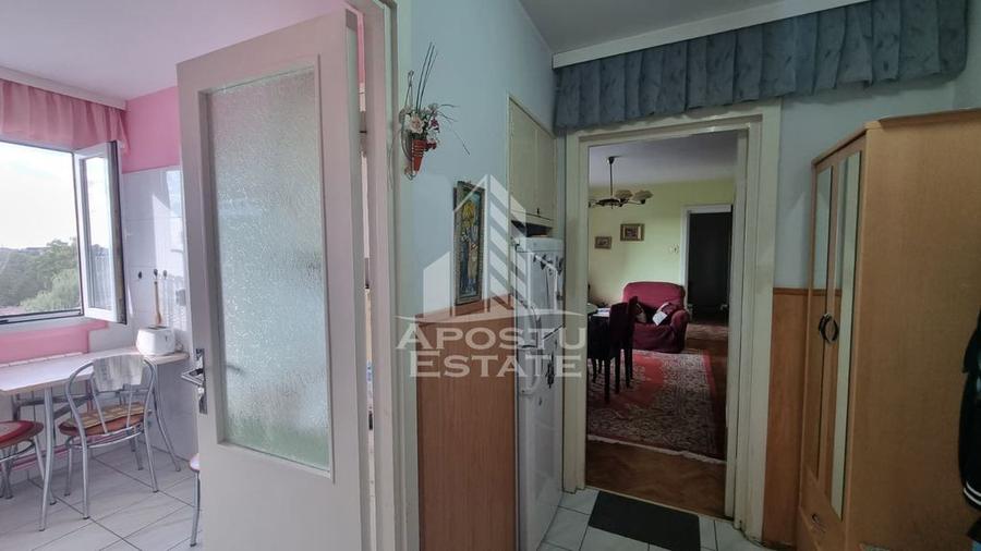 Apartament cu 3 camere semidecomandat, mobilat în Circumvalațiunii