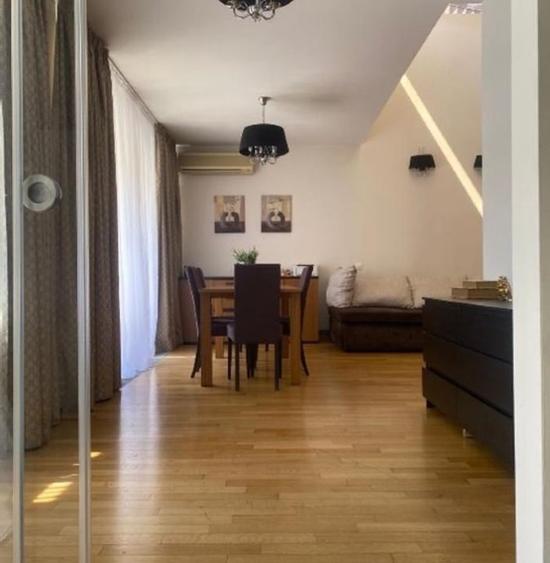Apartament cu 5 camere decomandat în Herăstrău