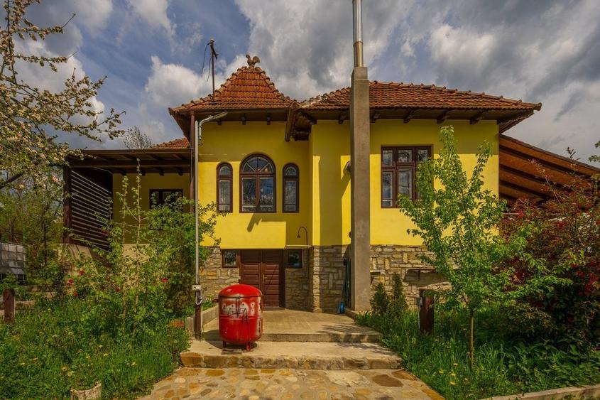 Casă cu 3 camere cu Teren 945 Mp în Sud