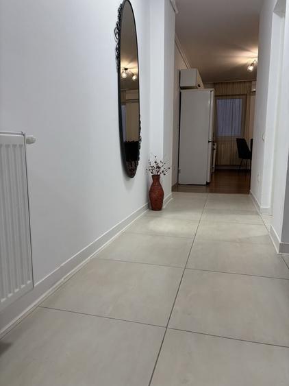 Apartament cu 3 camere decomandat în Dâmbul Rotund