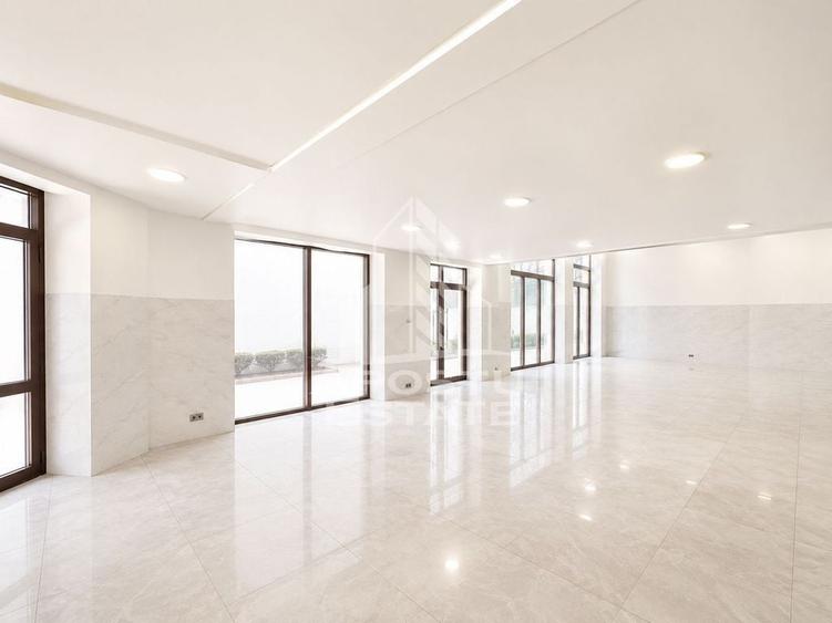 Spațiu comercial, de 466 mp, în Neptun