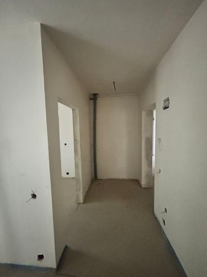 Apartament cu 3 camere semidecomandat în Florești — fotografia 2