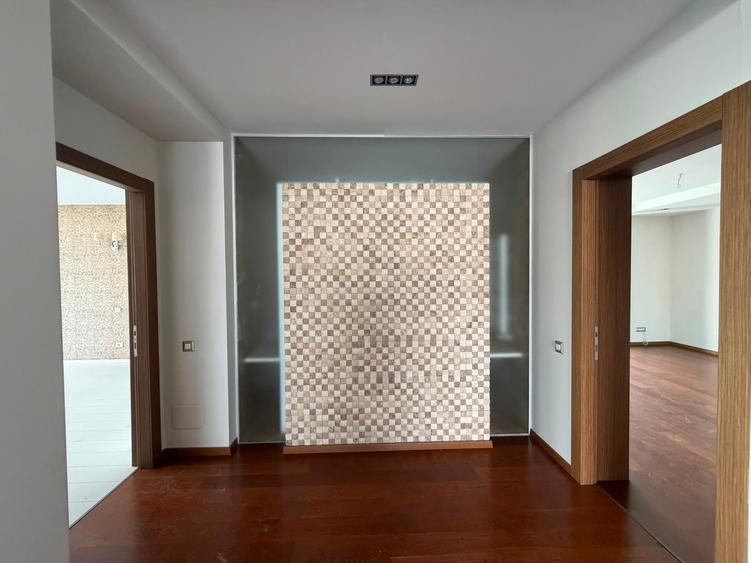 Casă individuală cu 5 camere cu Teren 992 Mp în Pipera