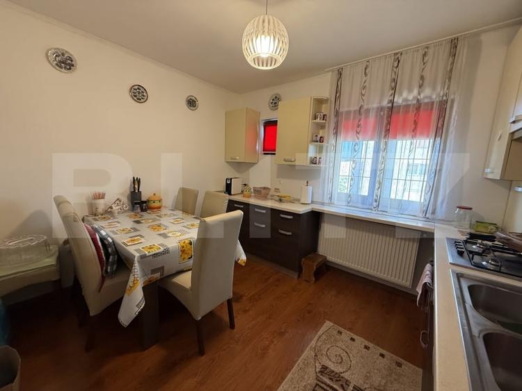 Apartament cu 3 camere decomandat, mobilat în Micro 16