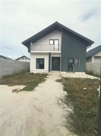 Casă individuală cu 3 camere cu Teren 320 Mp în Central