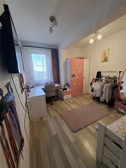 Apartament cu 3 camere nedecomandat, mobilat în Tractorul