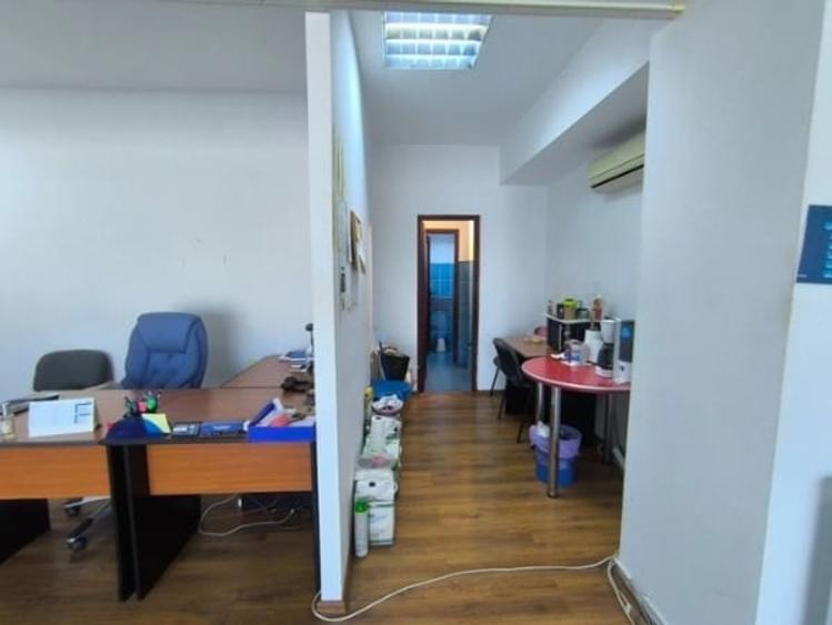 Birou, de 55 mp, în Central