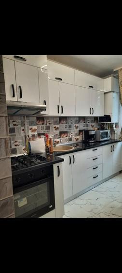 Apartament cu 2 camere semidecomandat în Stejerei