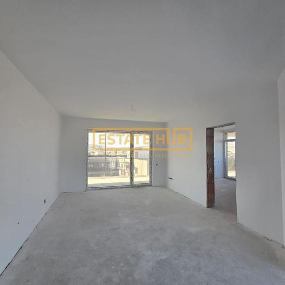 Apartament cu 3 camere semidecomandat în Între Lacuri
