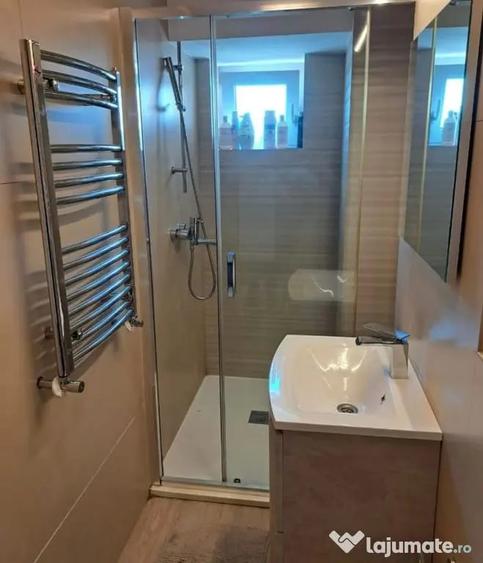 Apartament cu 4 camere semidecomandat în Calea Victoriei