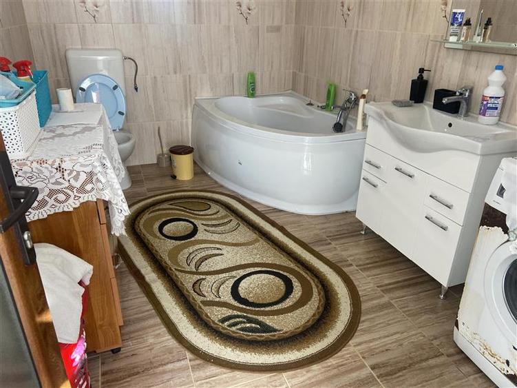 Casă individuală cu 4 camere cu Canalizare în Tătăranu