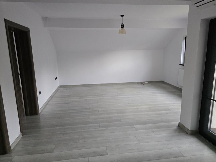 Casă cu 4 camere cu Teren 200 Mp în Albești