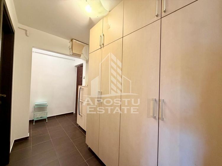 Apartament cu 3 camere semidecomandat, mobilat în Circumvalațiunii