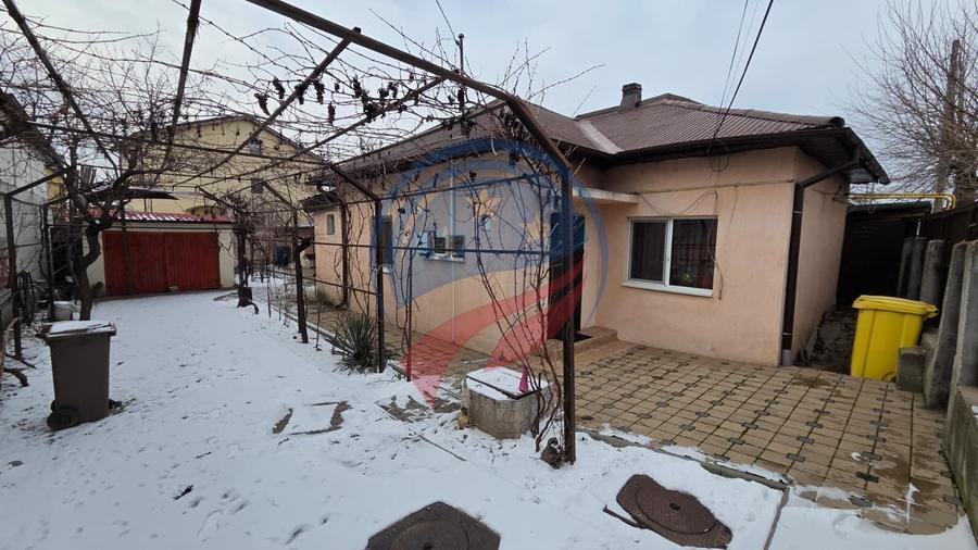 Casă individuală cu 3 camere cu Canalizare în Central