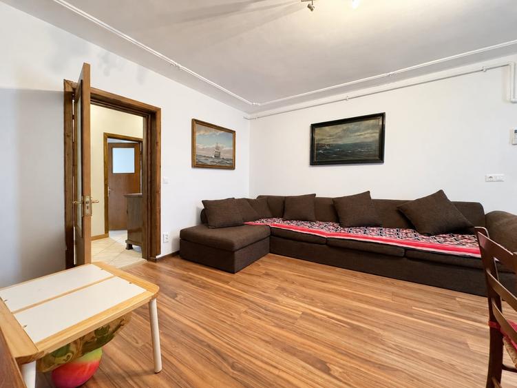 Apartament cu 4 camere decomandat, mobilat în Faleza Nord